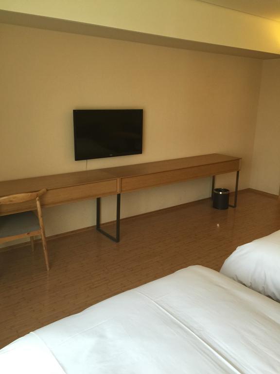 Ji Hotel Jinan Quancheng Square Exterior foto